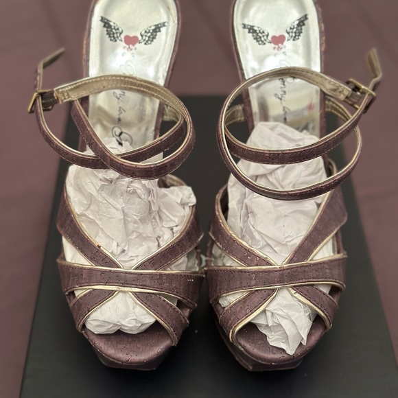 Heels - Picture 3 of 3